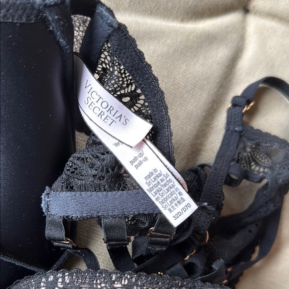 Victoria’s Secret, Very Sexy, Push-Up, Strappy Black Lace Bra, Size 32D, Used - Picture 2 of 11